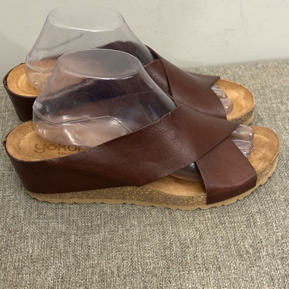 Yokono brown leather cross-band wedge sandals. Size 9.5